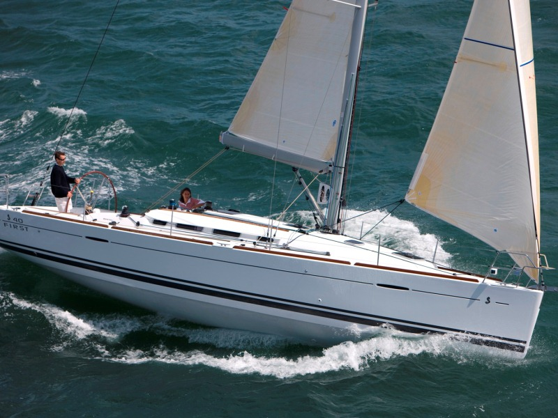 sailboat charter companies